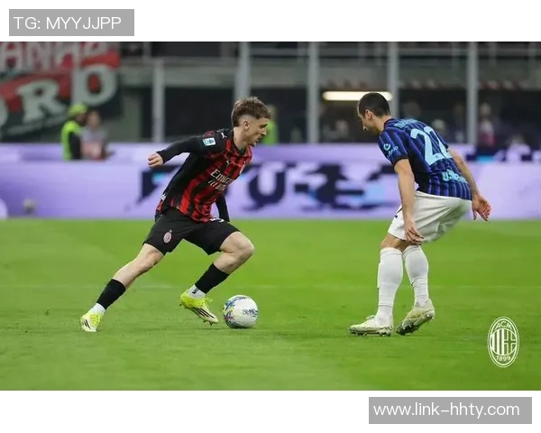 红鸟资本创始人卡尔迪纳莱重返米兰与球队高层球员进行深入交流